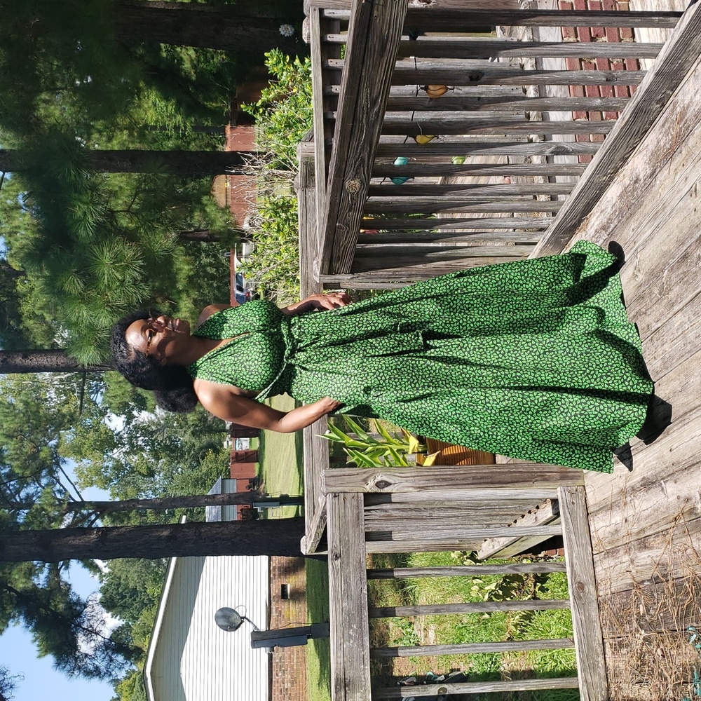 Elegant Green Leaf Pattern Maxi Dress